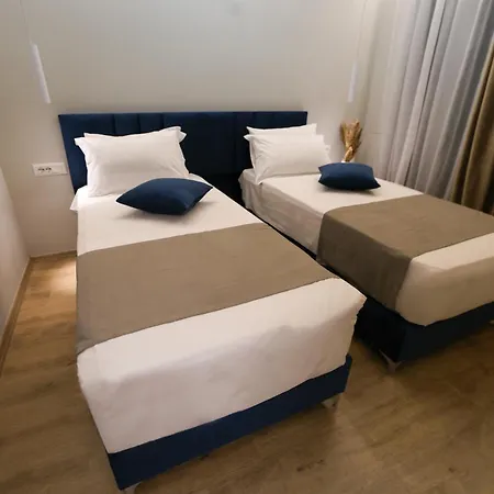 Skanderbeg Square Select 9 تيرانا