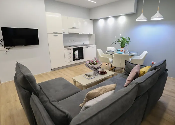 Select 9 * 地拉那