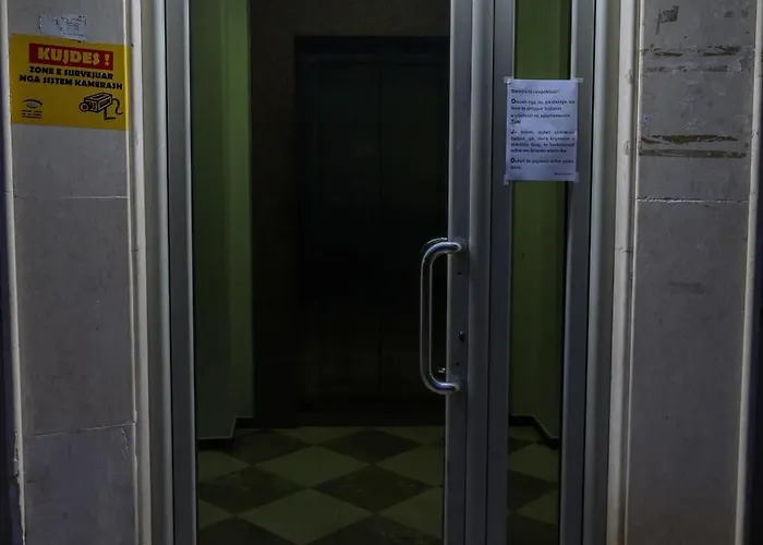 Select 9 * 地拉那